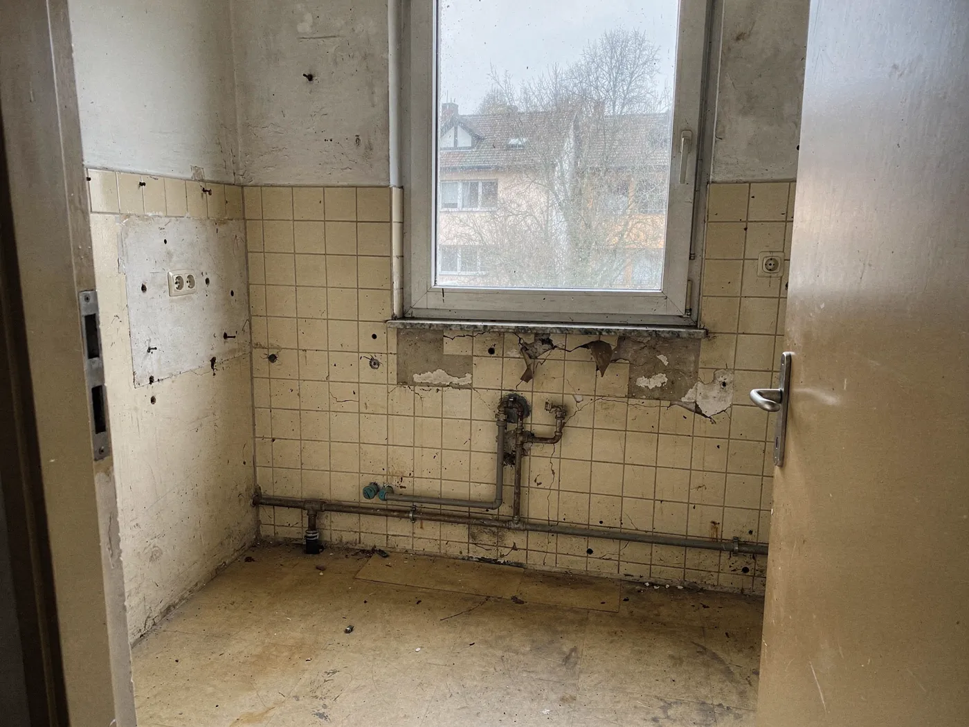 Vorher: kleine Küche in einer Altbauwohnung